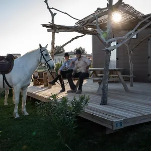 https://camping-les-bois-flottes.fr-provencehotel.com